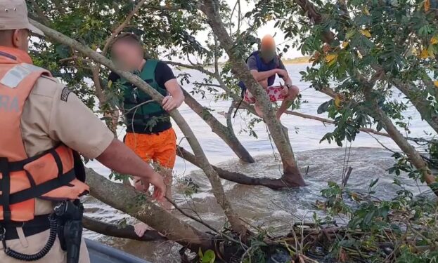 Goya: Prefectura asistió a dos hombres atrapados en el río Paraná
