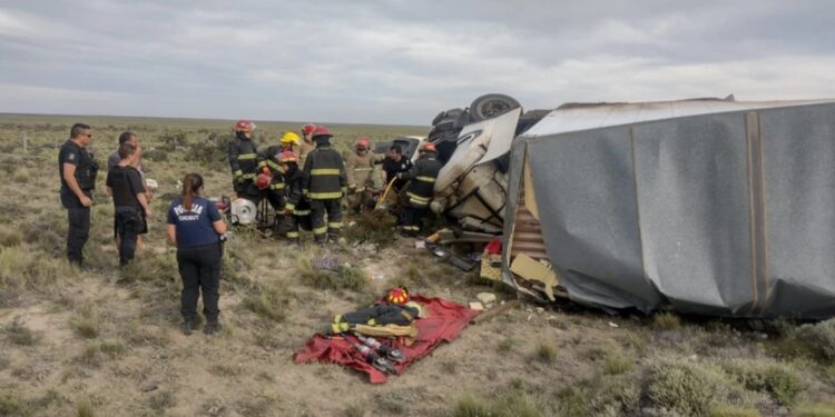 Camionero correntino murió tras volcar en Comodoro Rivadavia