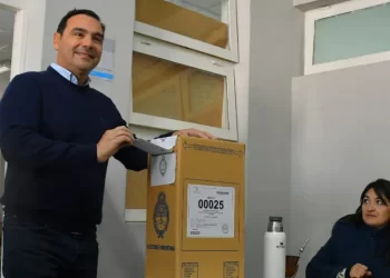 Gustavo Valdés es otra vez el gobernador con mejor imagen positiva del país