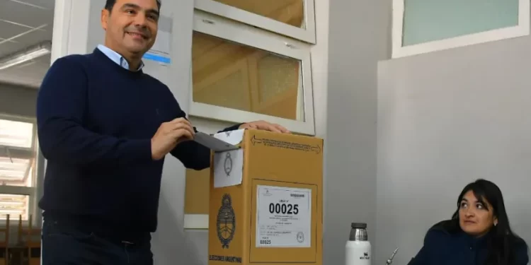 Gustavo Valdés es otra vez el gobernador con mejor imagen positiva del país