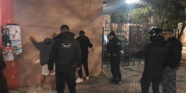 Corrientes: demoraron a 15 personas por actitud sospechosa,  algunos de ellos tenían antecedentes por robo