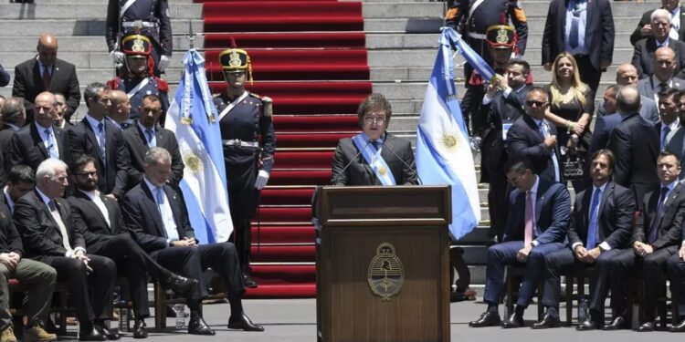 “No hay alternativa al ajuste y al shock”: las primeras definiciones económicas de Javier Milei como presidente