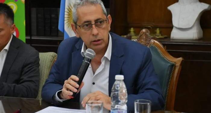 Anunciaron aumento salarial del 15 ciento para empleados estatales de Corrientes
