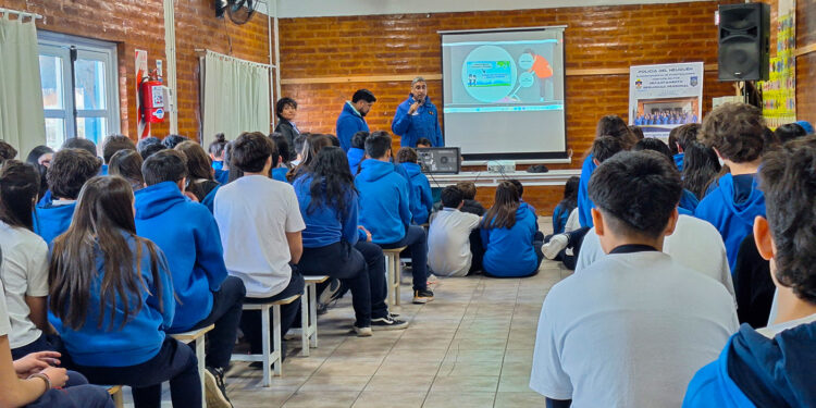 Concientización en Esquina: Juan Domingo Ramírez y equipo inician ciclo de charlas educativas