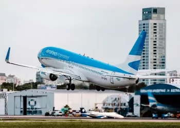 Gobierno vuelve a la carga por Aerolíneas Argentinas: diputados buscan avanzar con su privatización