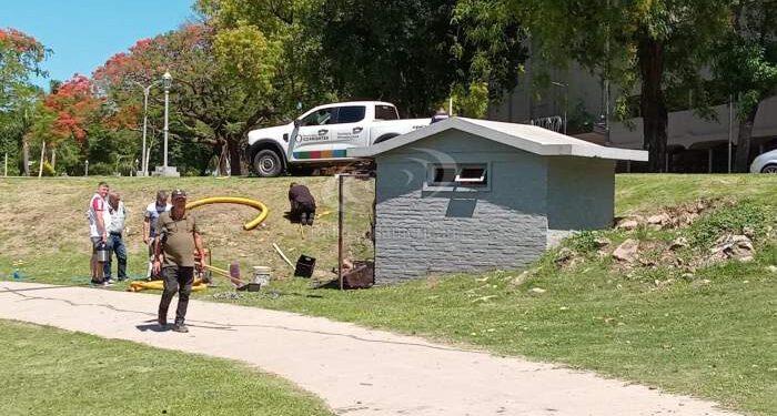 Corrientes: quiso orinar en una casilla en plena madrugada y murió ahogado