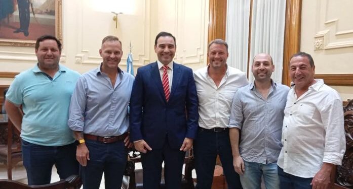 #Carnavales2025 Los organizadores del Carnaval de Esquina se reunieron con el gobernador Gustavo Valdés