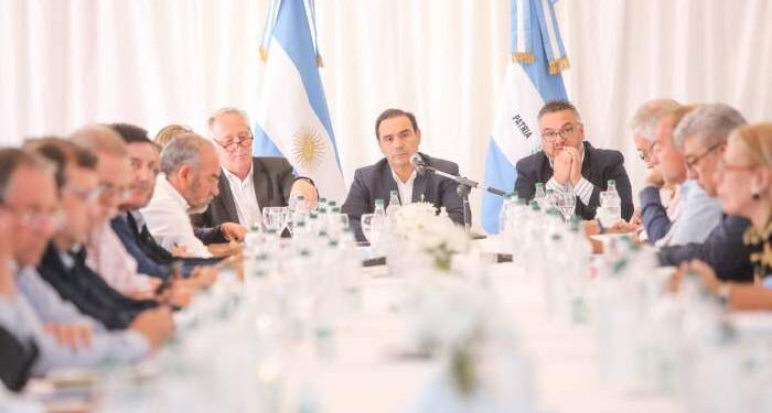 El gobernador Gustavo Valdés reúne al gabinete provincial