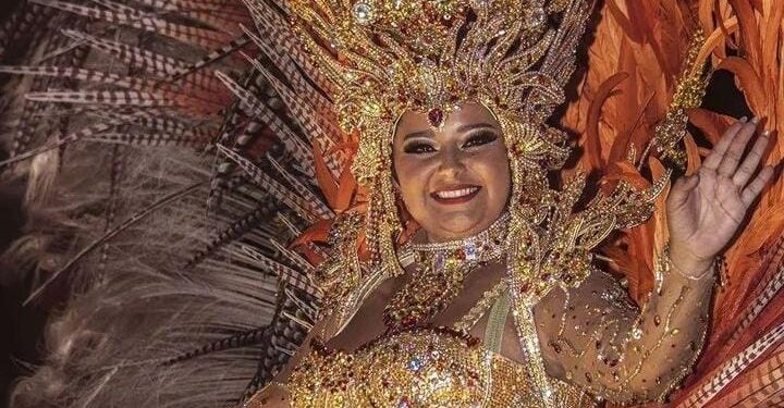 María Concepción Espinoza: Una Reina que deja huella en el Carnaval de Esquina