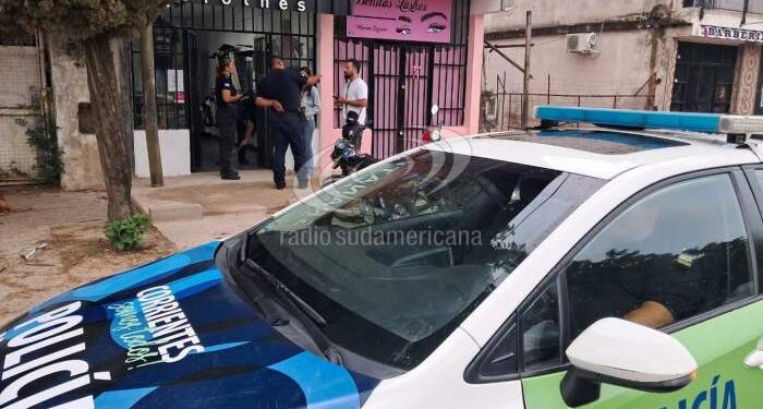 Rompieron el candado de acceso y desvalijaron una tienda de ropas