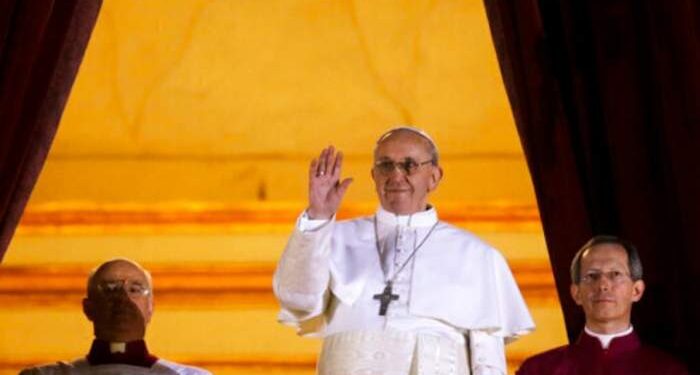 El Gobierno decretó siete días de duelo nacional por la muerte de Francisco