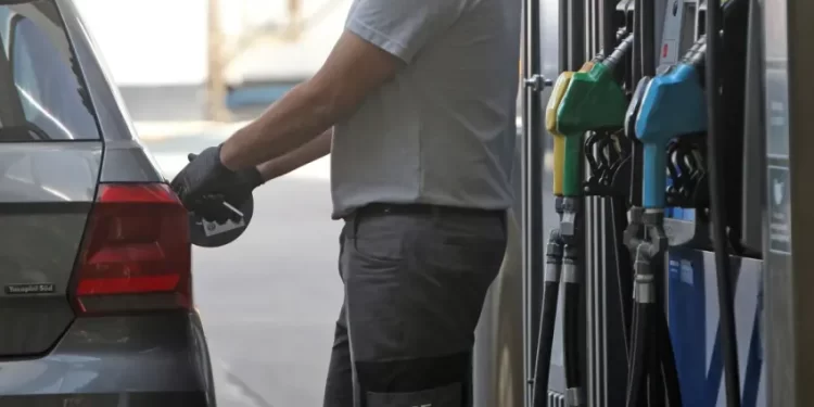 YPF aumentó levemente el precio de los combustibles