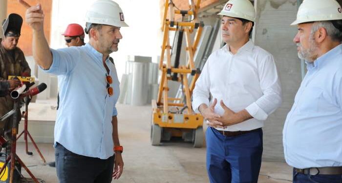 Valdés recorrió la obra en construcción del Hotel Marriott