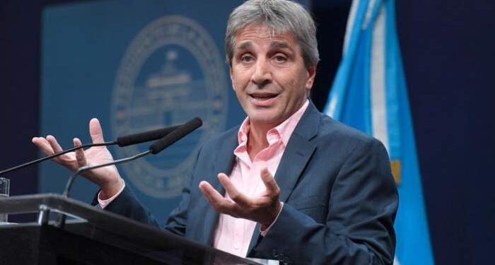 El Gobierno anunció que Argentina registró superávit fiscal en abril