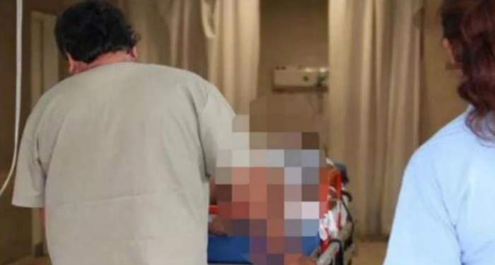 Nene de 3 años apuñaló a su hermana de 4 mientras la mamá dormía