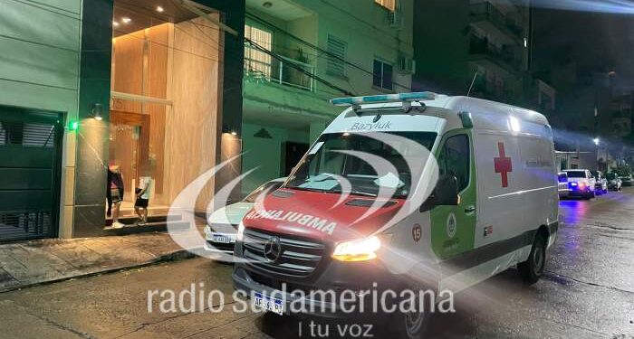 Una mujer cayó desde un edificio en pleno centro y murió