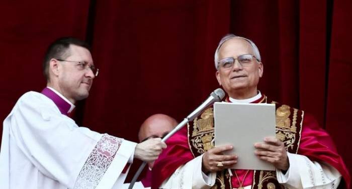 El nuevo papa León XIV habló en español en parte de su primer discurso