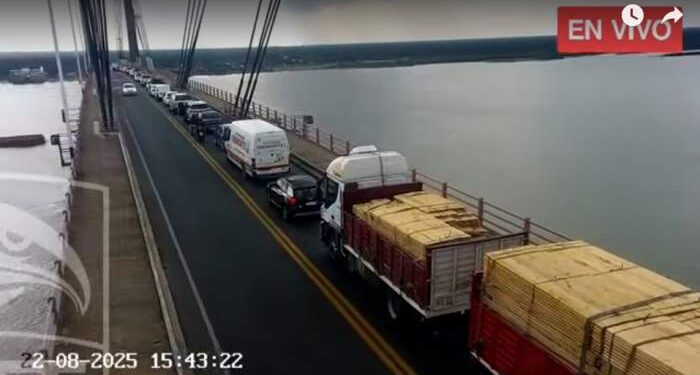 Serias demoras en el puente General Belgrano tras un accidente