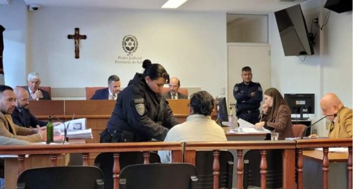 Juzgan a una mujer por el crimen de su hijo de 11 años