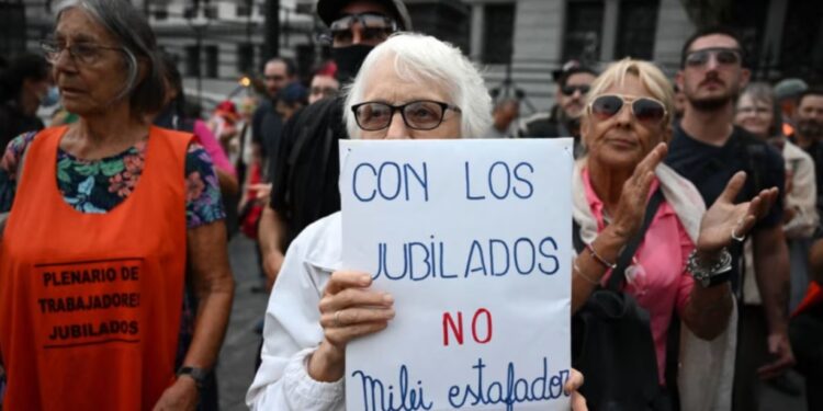 El oficialismo ratificó el veto de Milei al aumento de las jubilaciones
