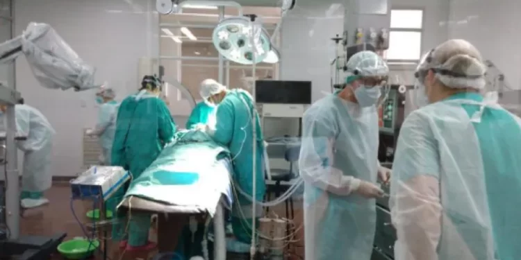Tres niños podrán oír gracias a la colocación de implantes cocleares
