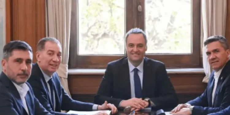 Gobernadores negocian mayor participación en el Presupuesto