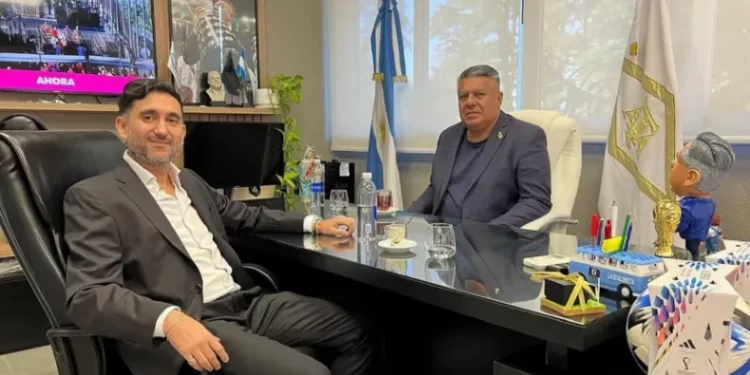 El Gobierno denunció por lavado de dinero y evasión al financista ligado al Chiqui Tapia