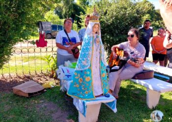 La imágen de la Virgen del atajo tuvo su cambio de vestuario este sábado