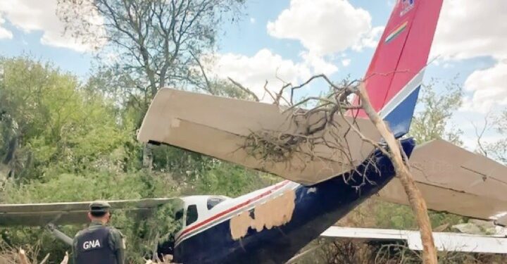 Se estrelló una avioneta narco con matrícula de Bolivia en un campo de Salta