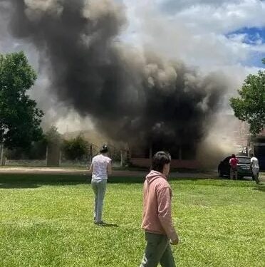 Incendio dañó dos viviendas en Goya