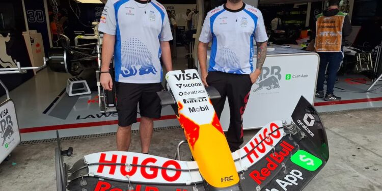 Los mecánicos que dejaron un equipo de Fórmula 1 para armar uno de F4 y ayudar a los pilotos argentinos