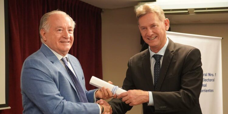 Diógenes González recibió su diploma como diputado nacional electo y llamó a construir consensos en el Congreso