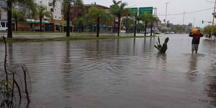 Navidad bajo agua en Corrientes: intensas precipitaciones y continúa la alerta meteorológica naranja