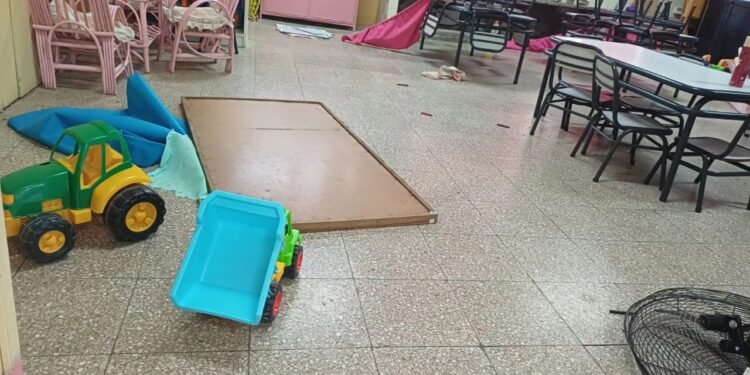 Robaron en un jardín, causaron destrozos y se tomaron todo el jugo de un cumpleaños