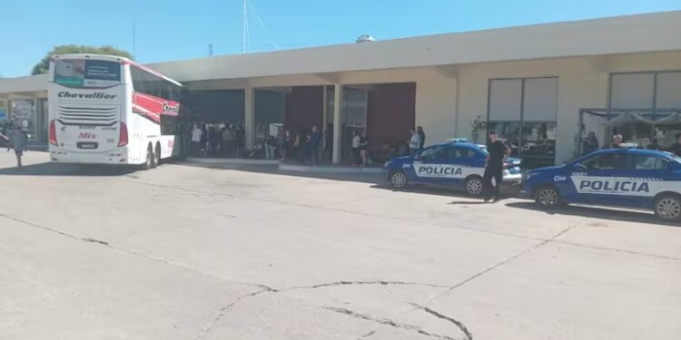 Córdoba: iban de viaje de egresados, los choferes dieron positivo en alcoholemia y sus reemplazos tampoco pasaron el test
