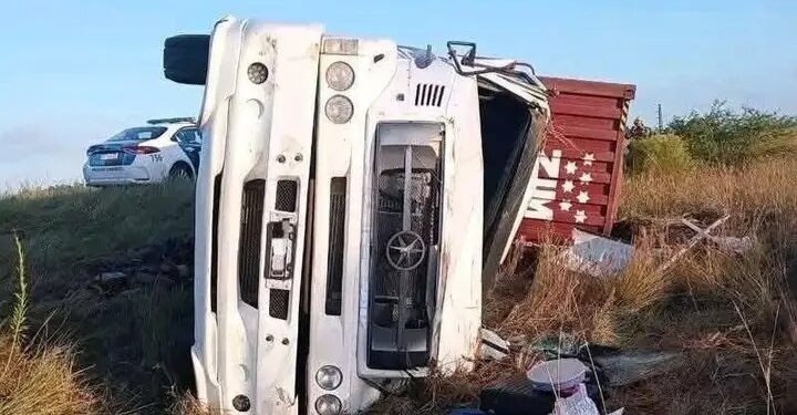 Vuelco de un camión en la Ruta Nacional 123: habría dos heridos