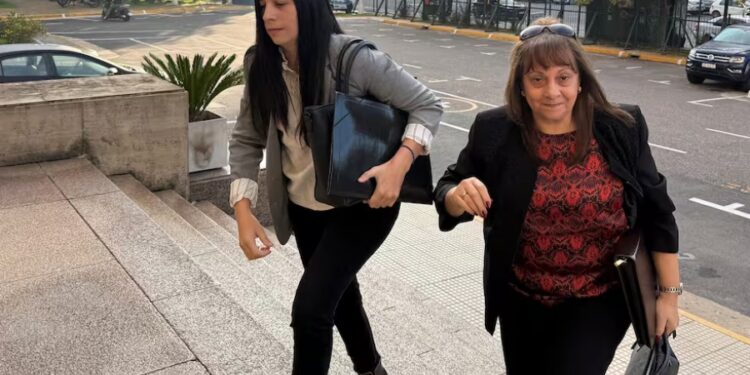 Las prestamistas dijeron queAdorni les debe 70 mil dólares