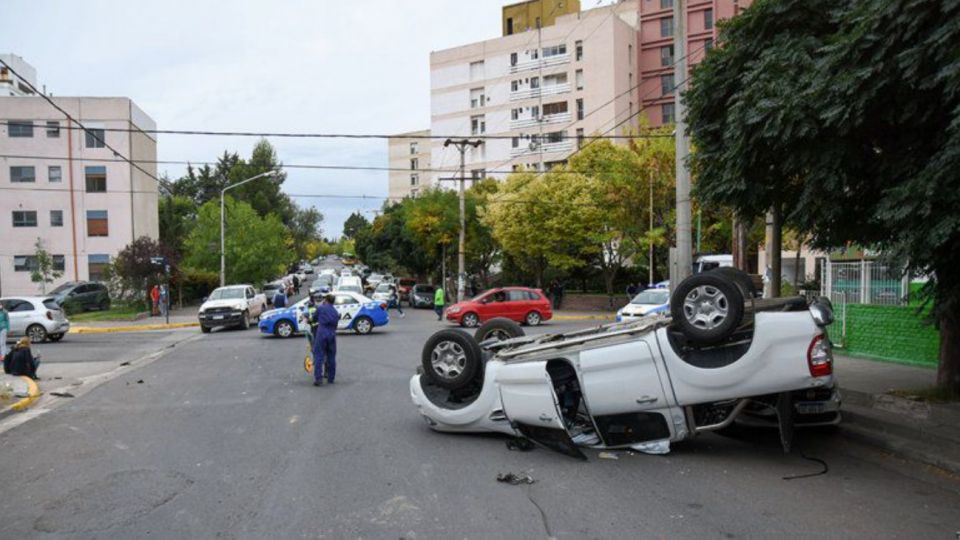 Una jueza chocó e hizo volcar a una camioneta: estaba alcoholizada