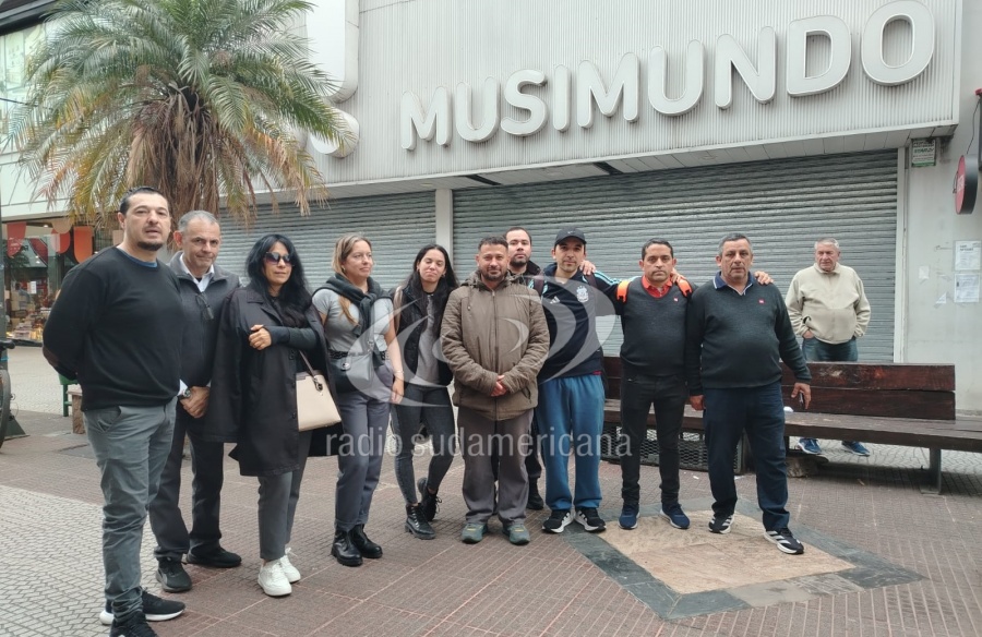 "No sabemos si vamos a cobrar": la incertidumbre de los 40 empleados despedidos de Musimundo en Corrientes