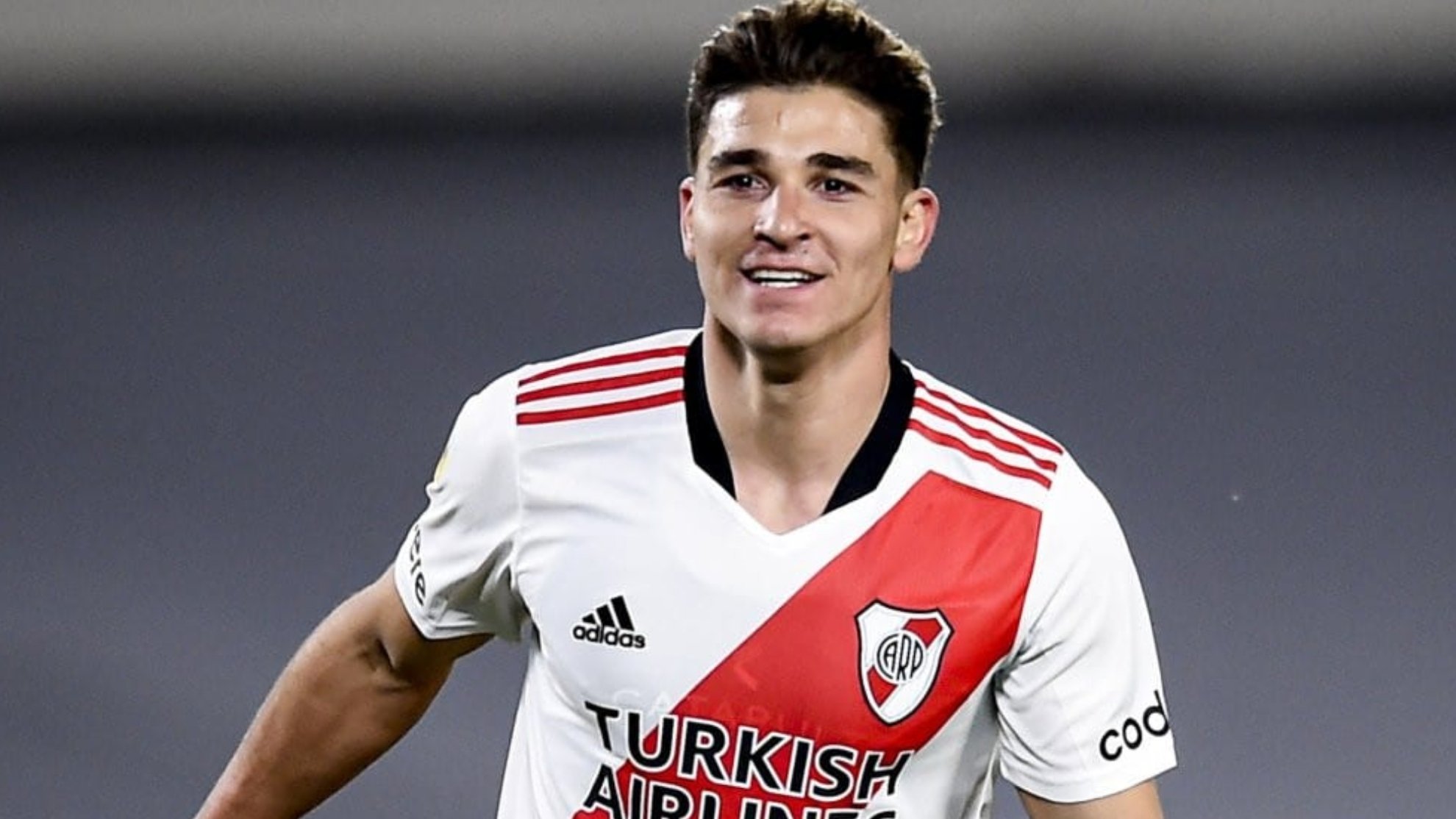 Julián Álvarez presentó a su novia