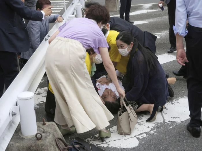 El video que muestra el momento exacto en el que le dispararon al exprimer ministro de Japón