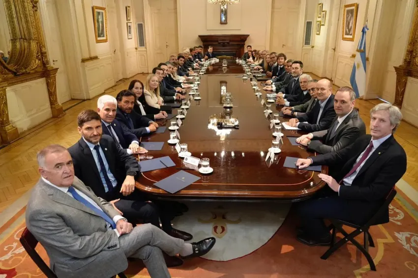 Javier Milei reúne este lunes a su nuevo Gabinete