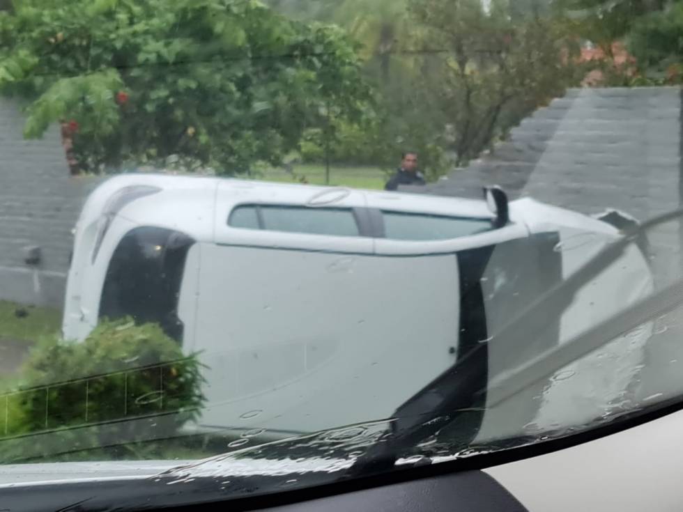 Terrible accidente en Santa Ana: perdió el control y chocó contra el muro de una casa
