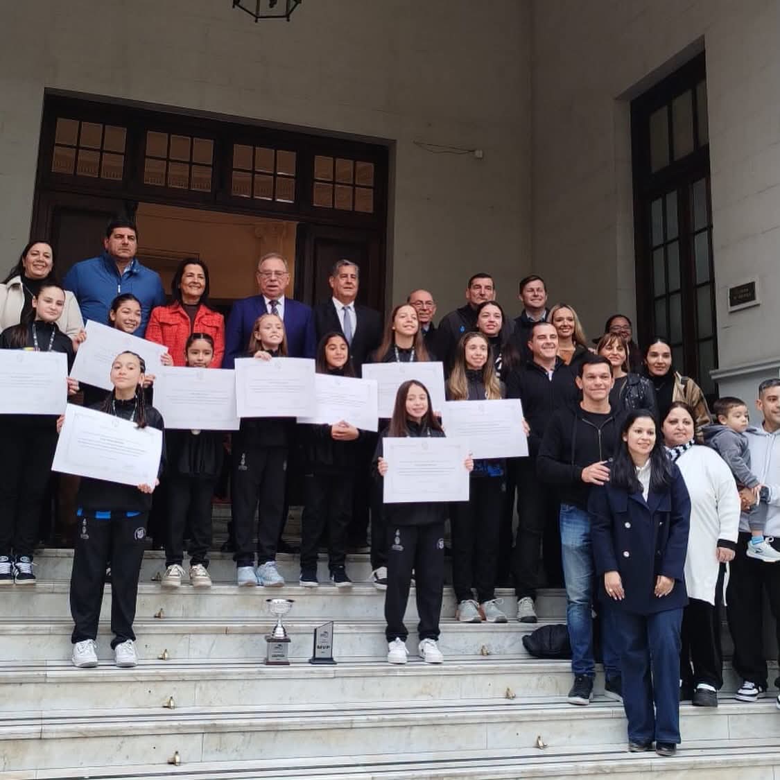 Diputados homenajeó a las campeonas argentinas U11 de básquet con presencia esquínense