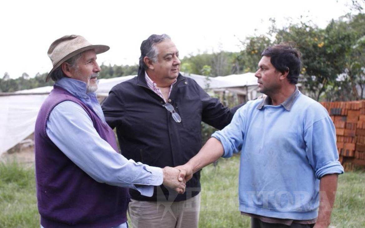 Cassani brindó apoyo a municipios afectados por lluvias y hoy llegaría otro equipo sanitario