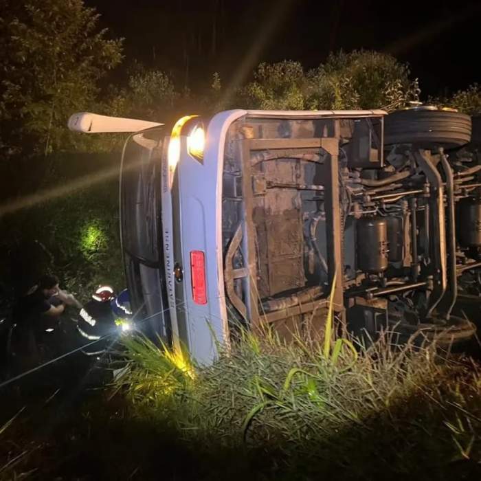 Trágico: volcó un colectivo en Brasil y murieron siete personas