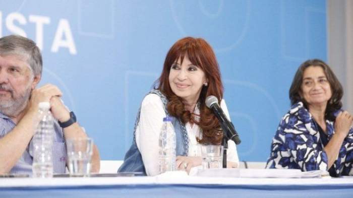 Cristina Kirchner criticó a Javier Milei por no viajar a Bahía Blanca