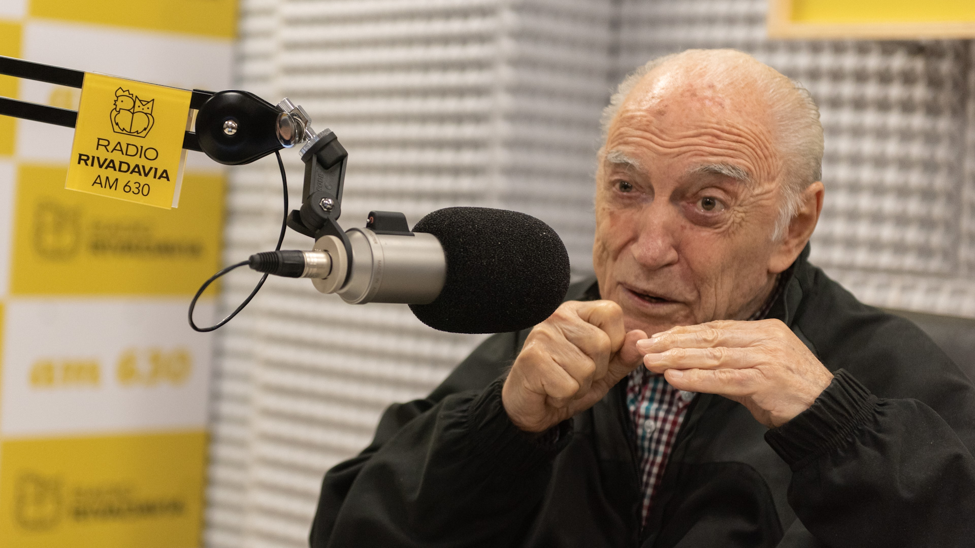 Cacho Fontana, la voz que revolucionó la radio y la presencia que le dio brillo a la TV, murió a los 90 años