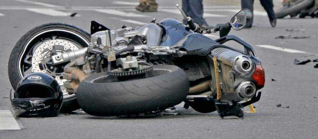 Accidente de motos dejó como resultado a una mujer y su hijo de 8 años heridos