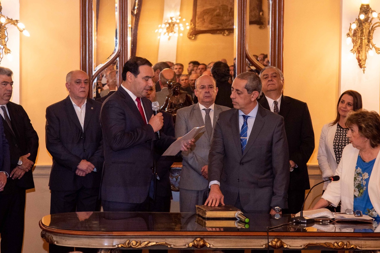 Valdés tomó juramento al nuevo Ministro de Hacienda, Marcelo Rivas Piasentini